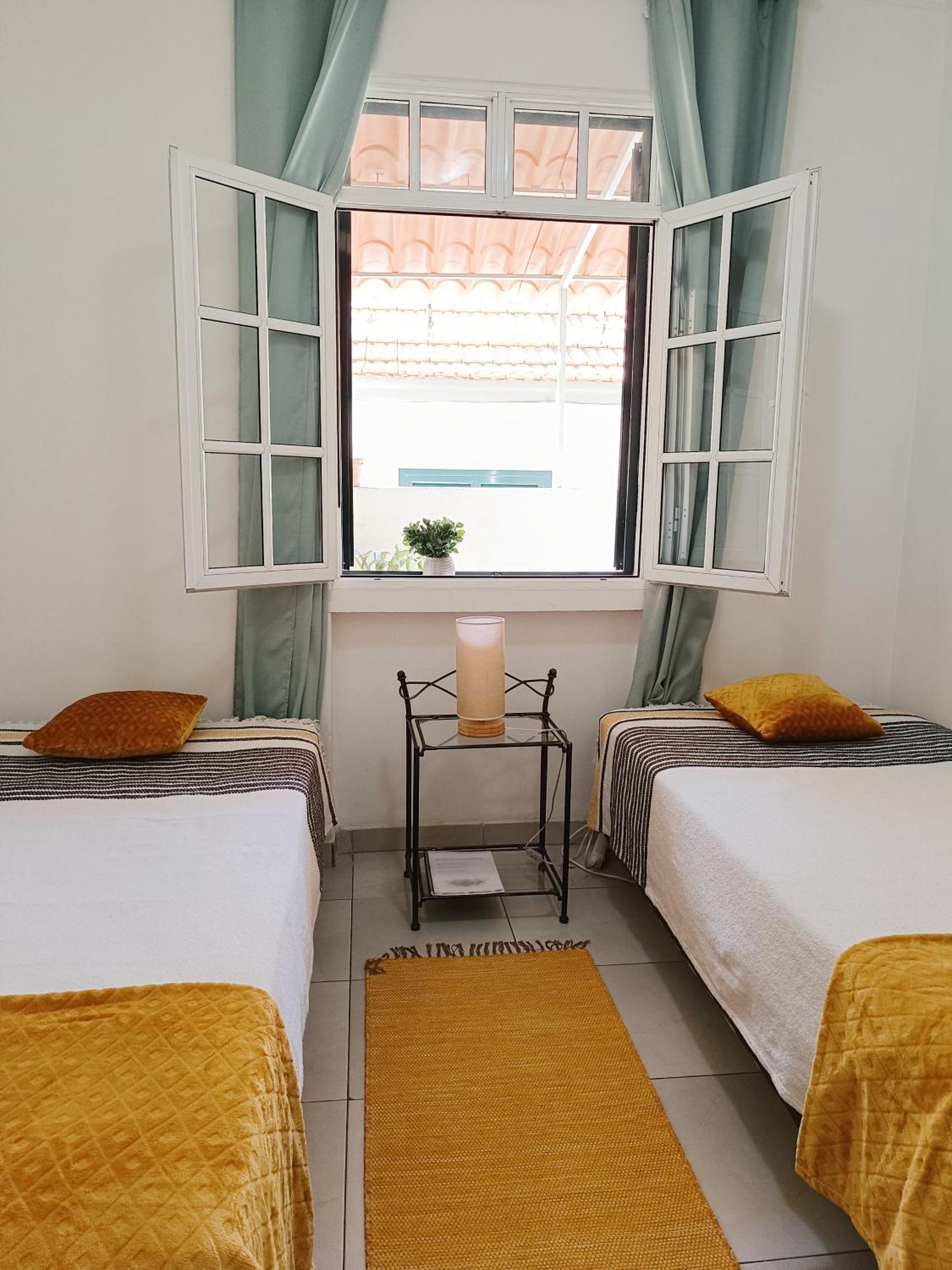 Home & Flower - Private Bedrooms Funchal Exteriör bild