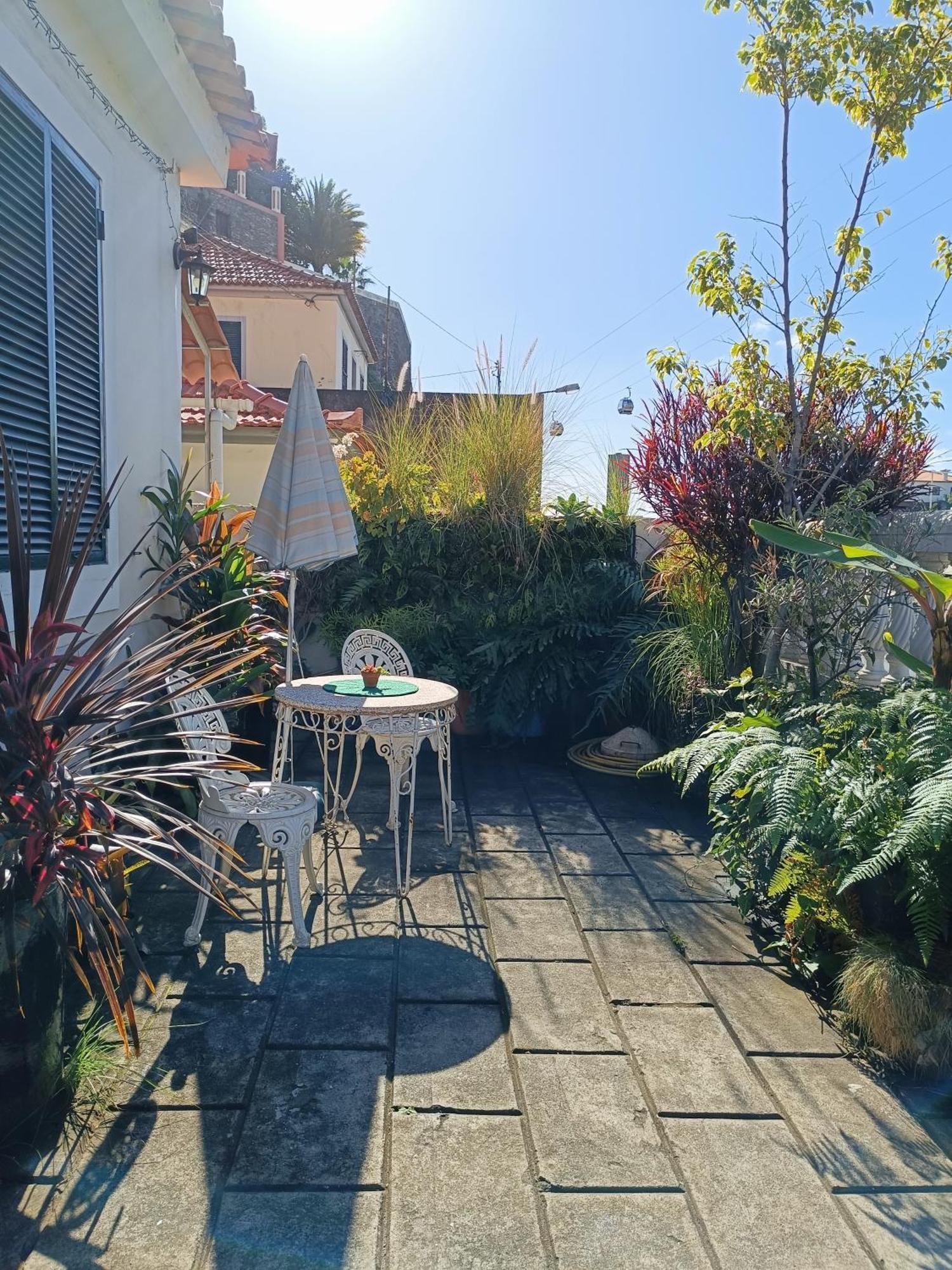 Home & Flower - Private Bedrooms Funchal Exteriör bild