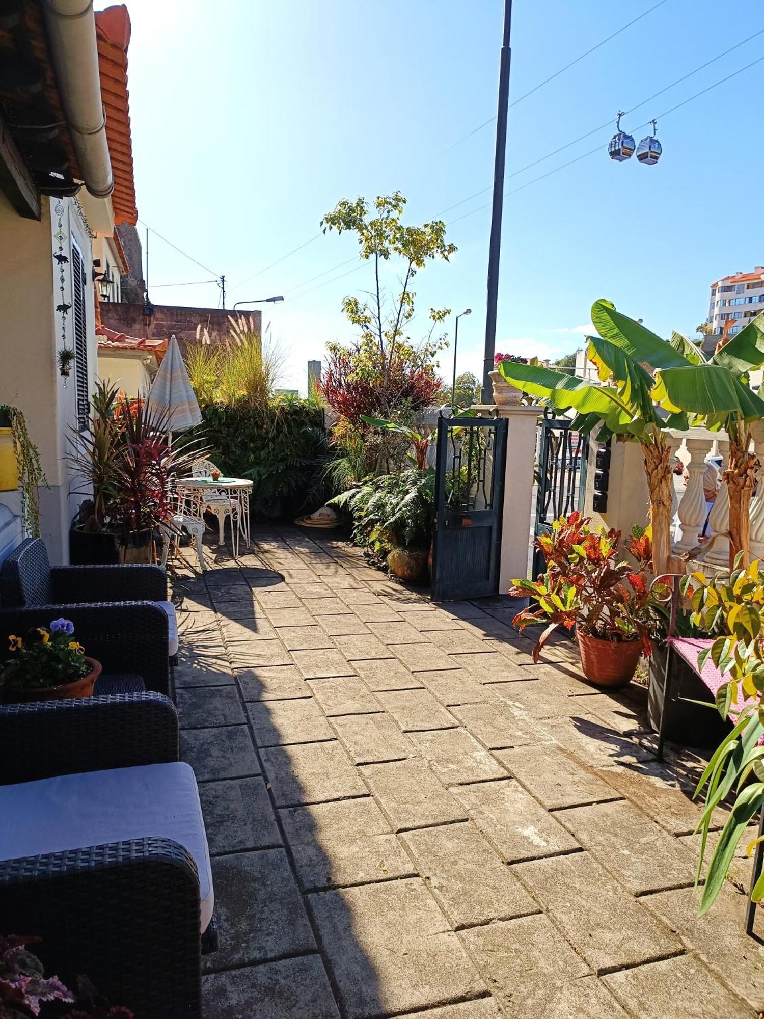 Home & Flower - Private Bedrooms Funchal Exteriör bild