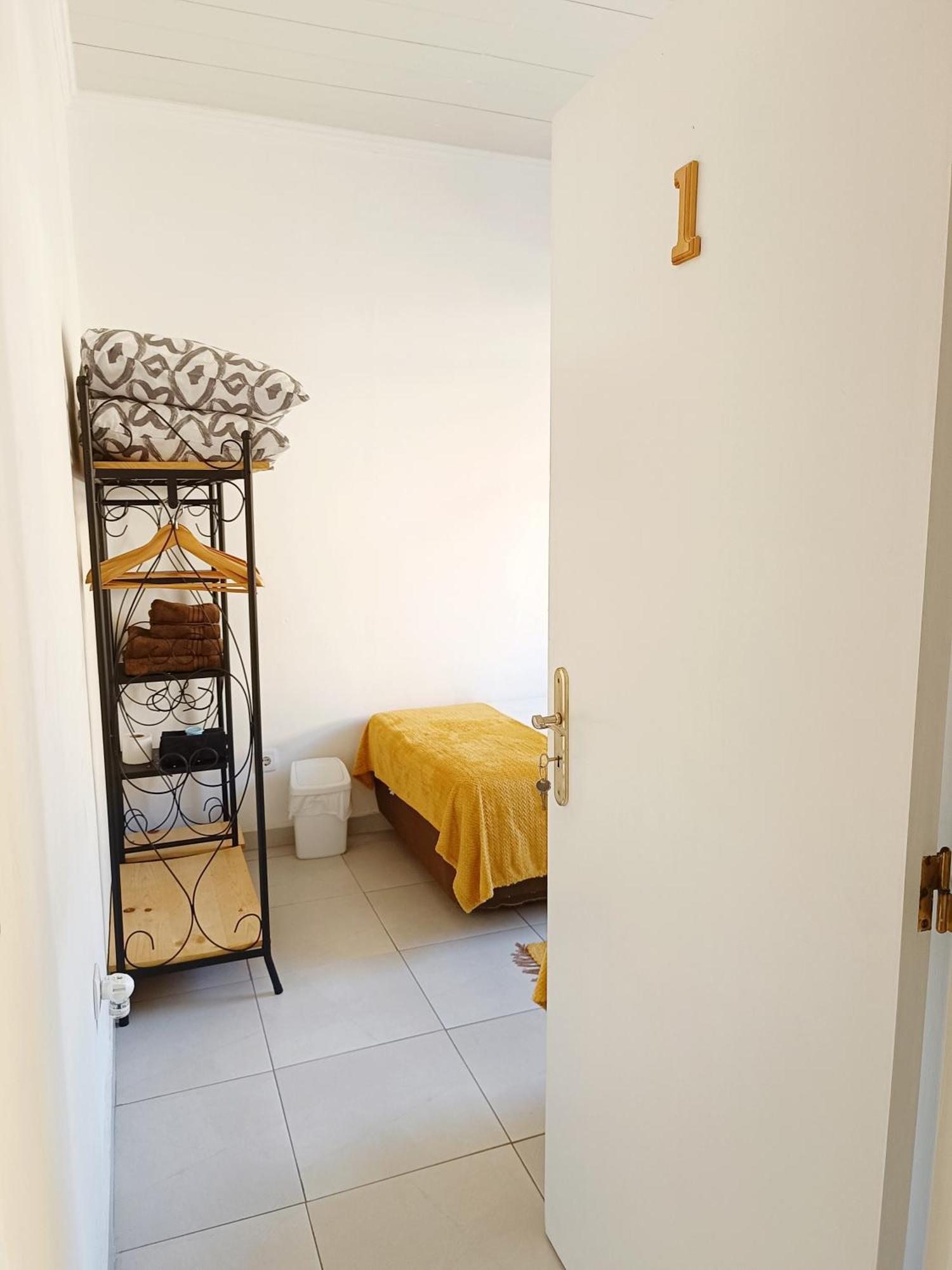 Home & Flower - Private Bedrooms Funchal Exteriör bild