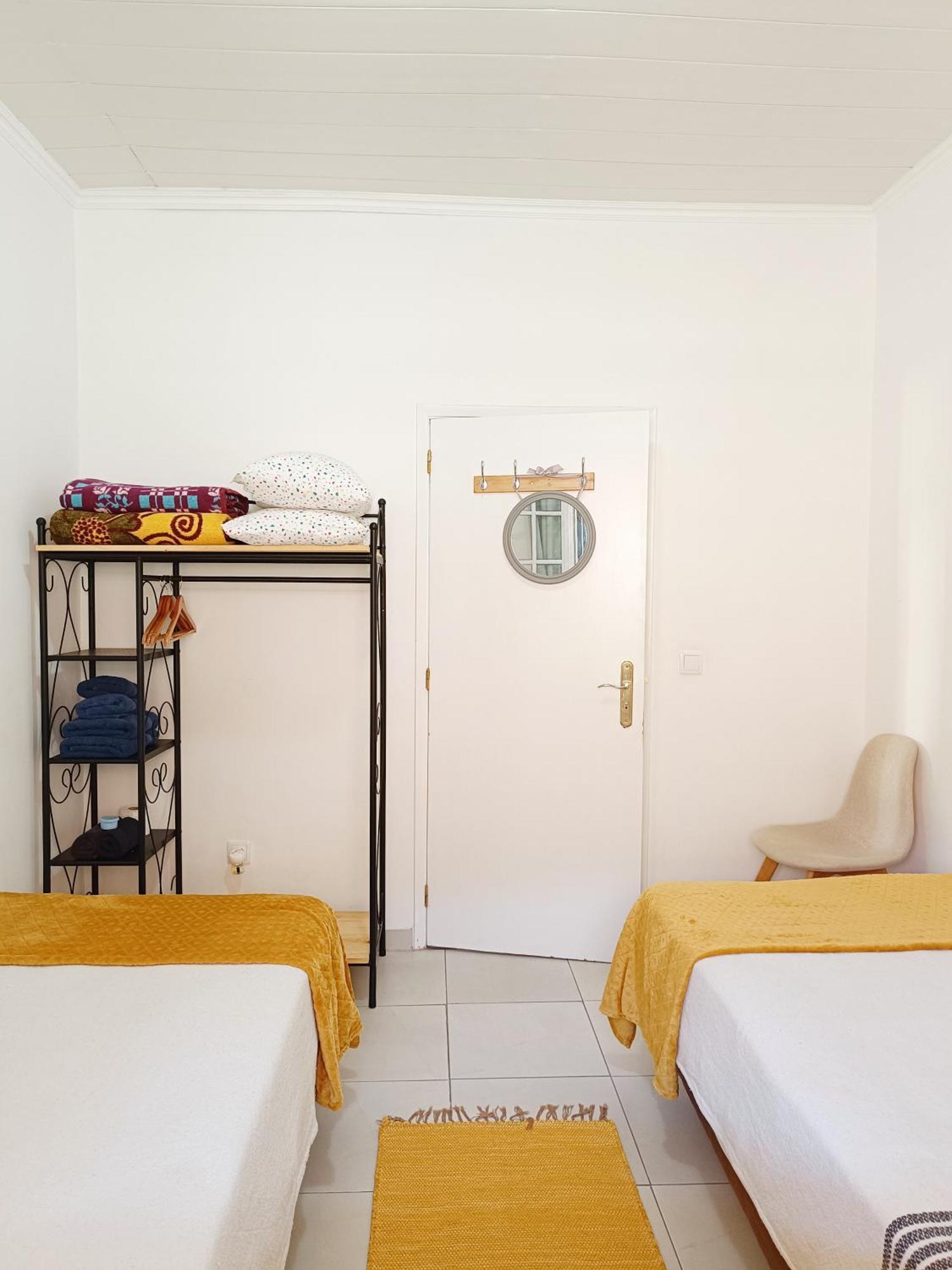 Home & Flower - Private Bedrooms Funchal Rum bild