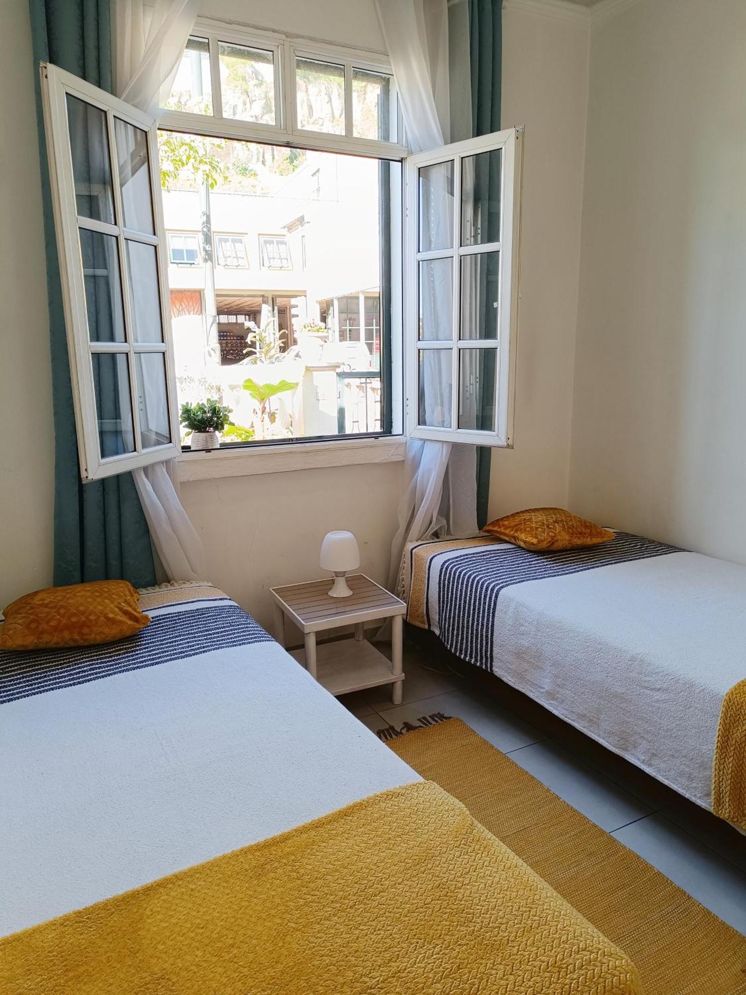 Home & Flower - Private Bedrooms Funchal Rum bild