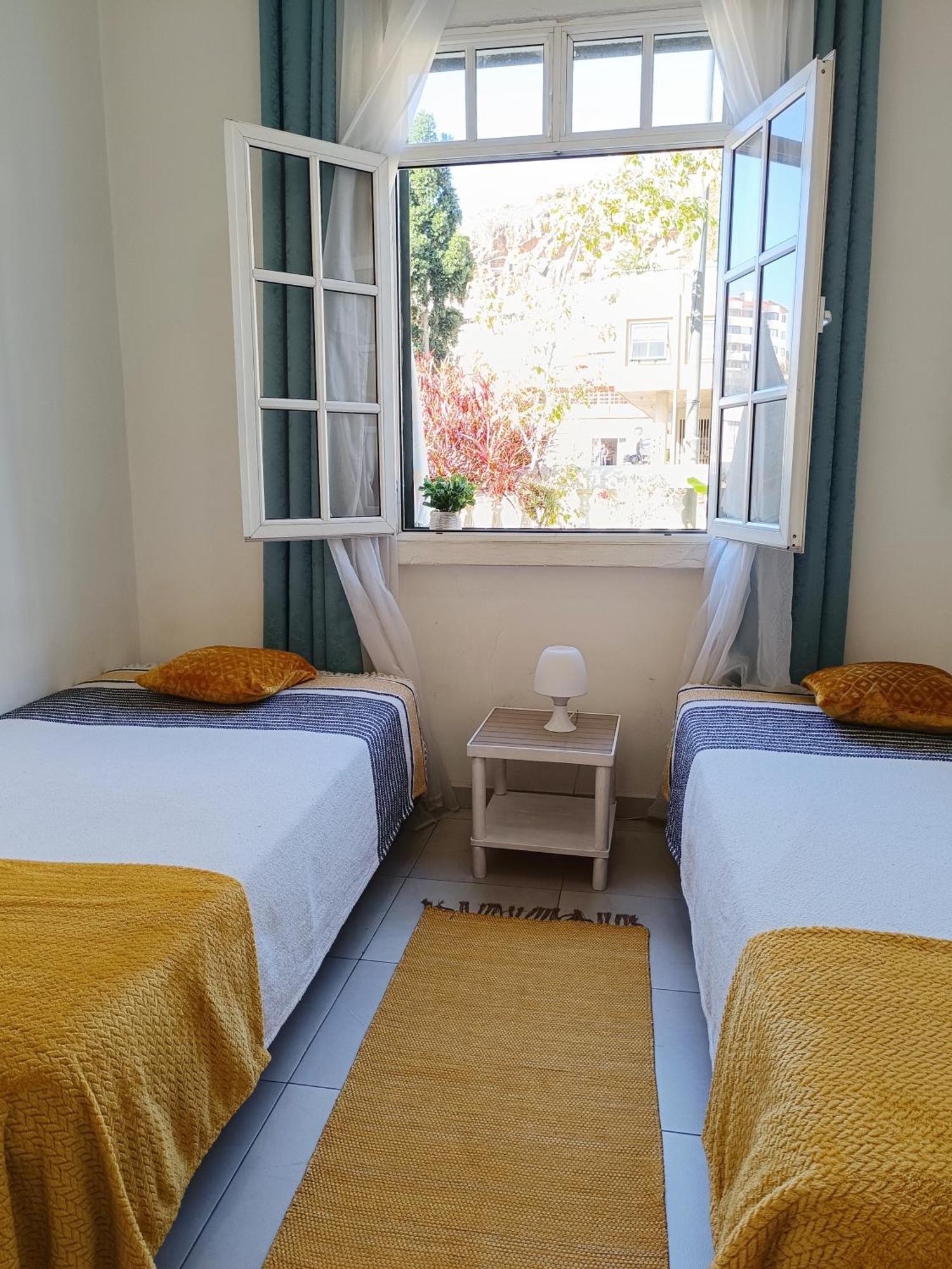 Home & Flower - Private Bedrooms Funchal Rum bild